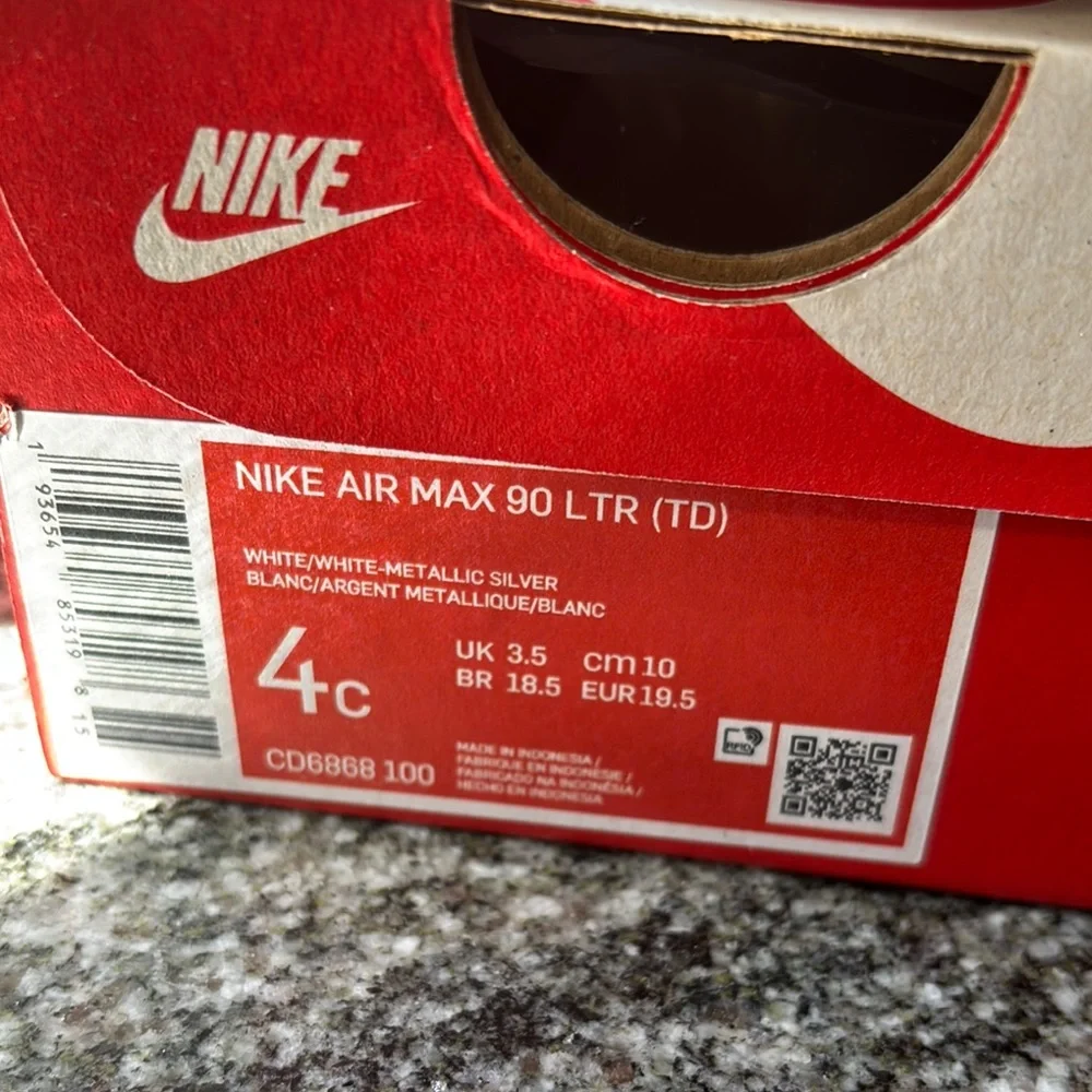 NEW Nike Air Max - Size 4 toddler - Picture 2 of 5